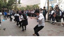 Đoàn viên, Thanh niên Trường THPT Chuyên - Đại học Vinh sôi nổi tham gia chùm hoạt động hưởng ứng Tháng Thanh niên và chào mừng kỷ niệm 87 năm ngày thành lập Đoàn TNCS Hồ Chí Minh