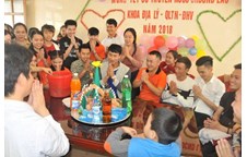 Liên chi đoàn khoa Địa lý - QLTN chào mừng ngày tết cổ truyền BunPiMay Lào