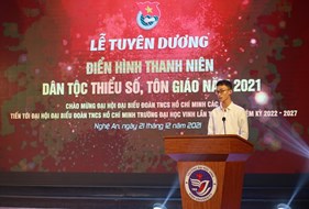  Sinh vên Nguyễn Thanh Bắc, sinh viên lớp 60A3, ngành Sư phạm tiếng Anh phát biểu tại Lễ tuyên dương 